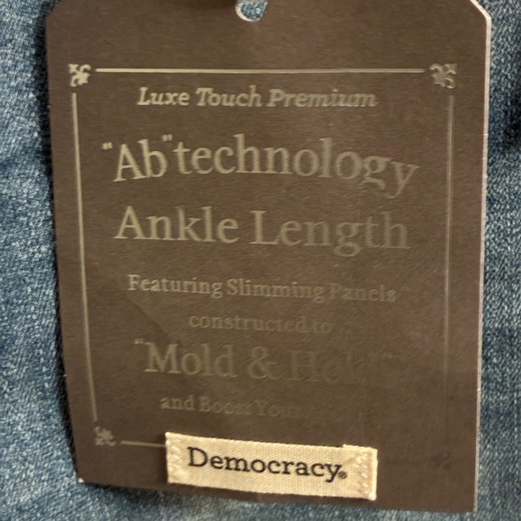 Democracy light blue distressed stretchy size 8 denim jeans with navy label NWT - Picture 3 of 4